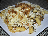 Makaron z szynką i prażoną cebulką